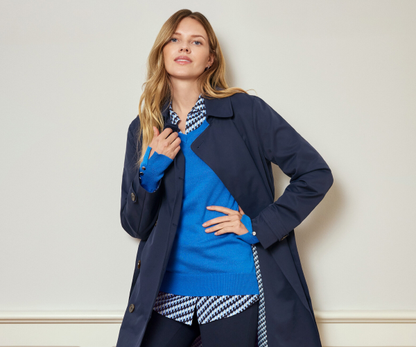 Bei diesen Damenlooks bestimmt Blau den Ton