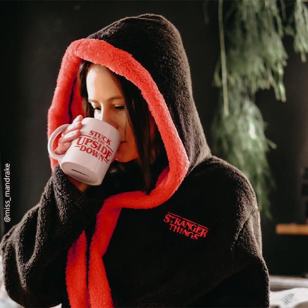 Stranger Things - Logo Bademantel - 49,95 €