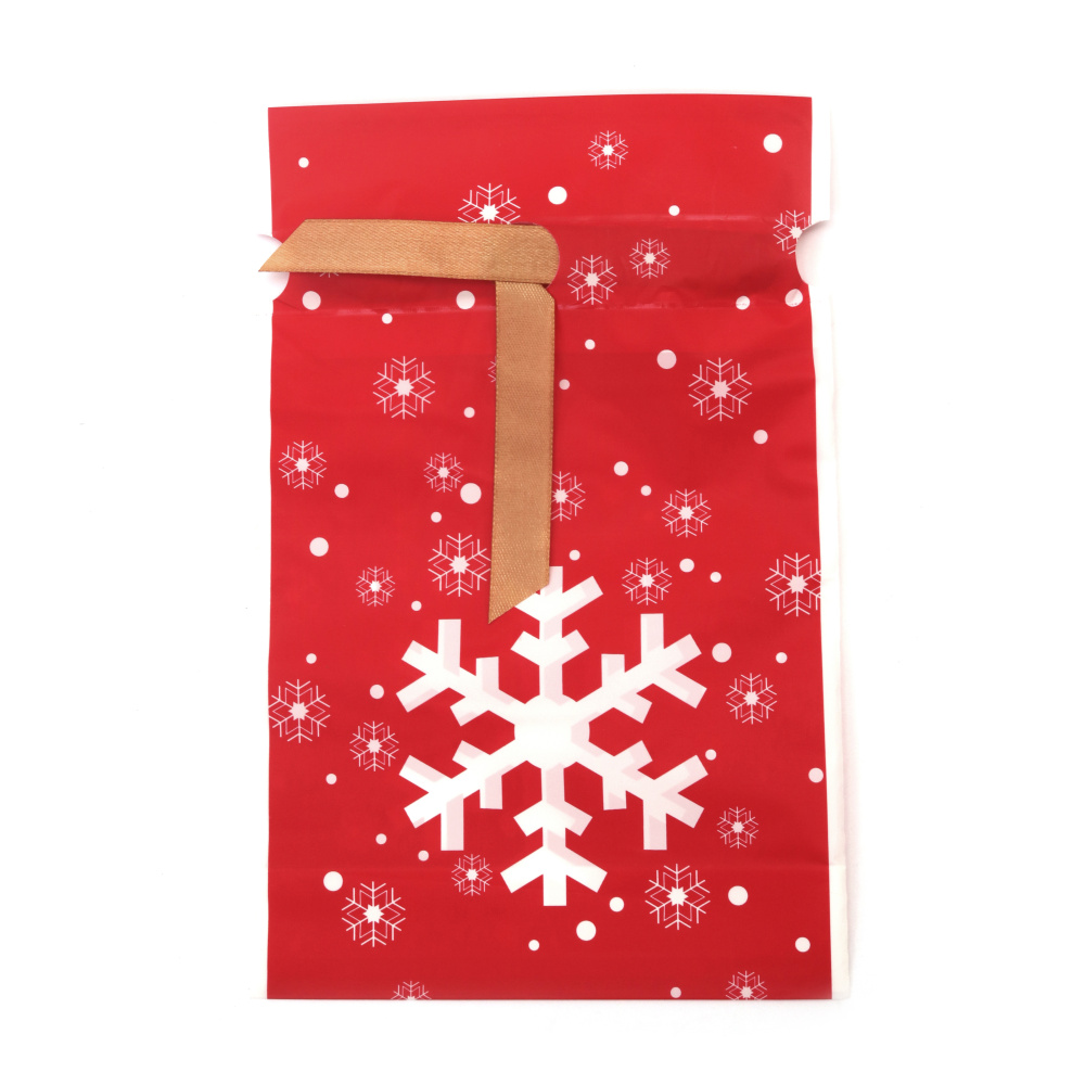 Коледен плик от PE материал 15x23 см със сатенена лента цвят червен със снежинки