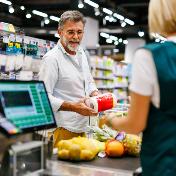 Passage en caisse dans un supermarché