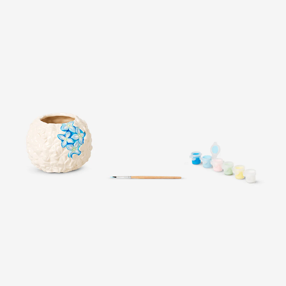 DIY ceramic bow candle holder with paint