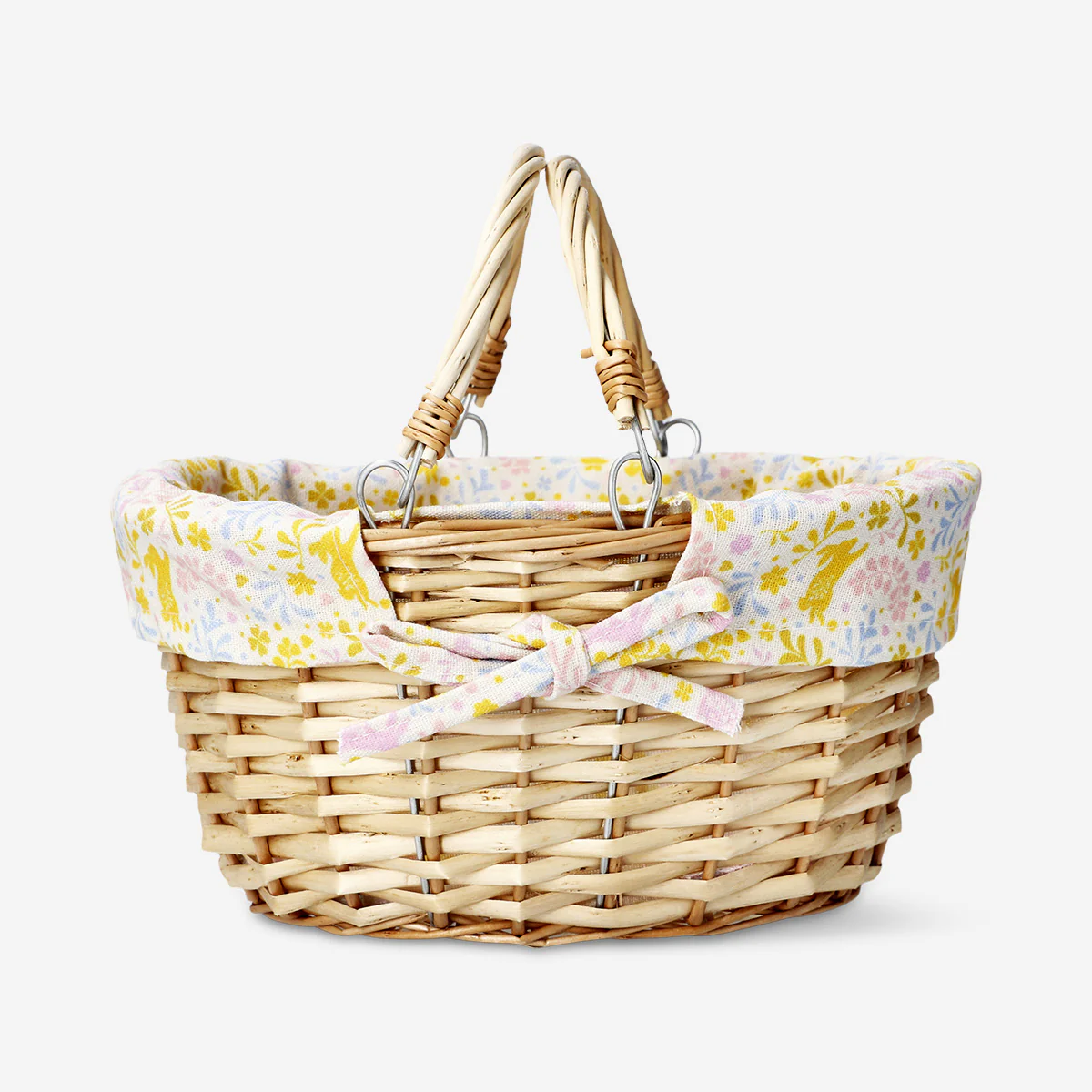 Picnic basket with fabric lining