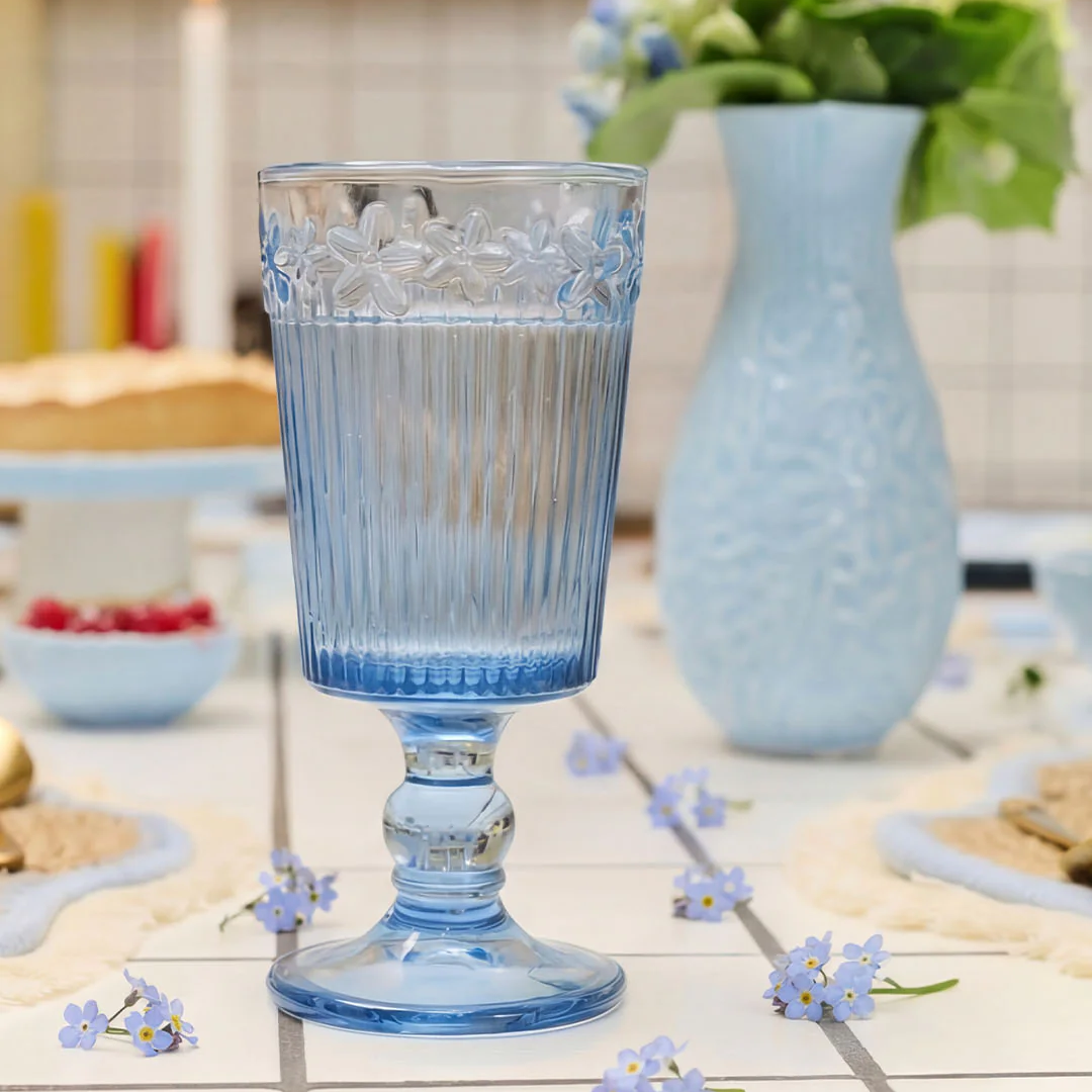 Blue wine glass with embossed flowers - 250 ml