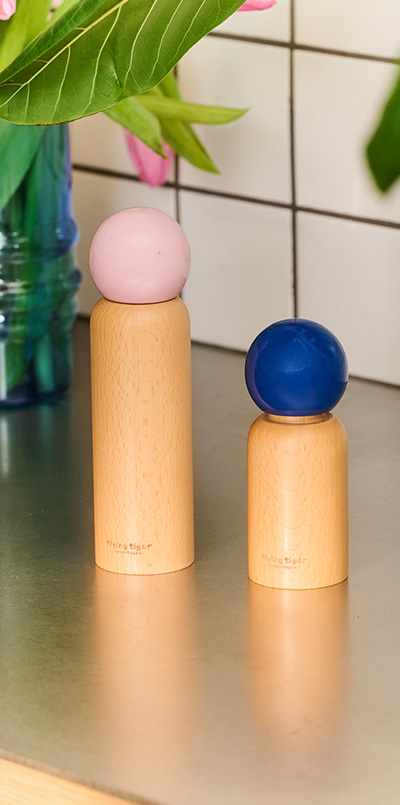 Pink salt and pepper mill from Flying Tiger Copenhagen's Designer Collection, 19 cm tall, made of durable kitchen materials. Pink salt and pepper mill from Flying Tiger Copenhagen's Designer Collection, 19 cm tall, showcasing a stylish kitchen accessory. Pink salt and pepper mill from Flying Tiger Copenhagen's Designer Collection, 19 cm tall, with a sleek modern kitchen design Designer Collection - Pink salt and pepper mill
