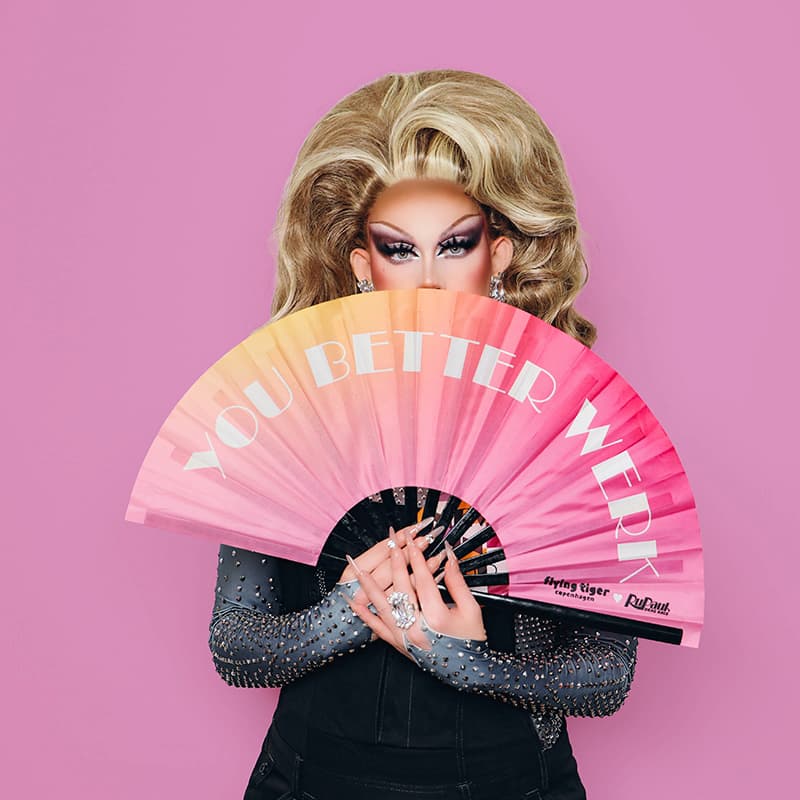 Clack fan with strap