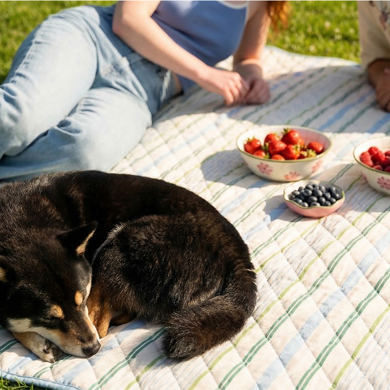 Ceramic bowl with embossed flower - 21 cm
