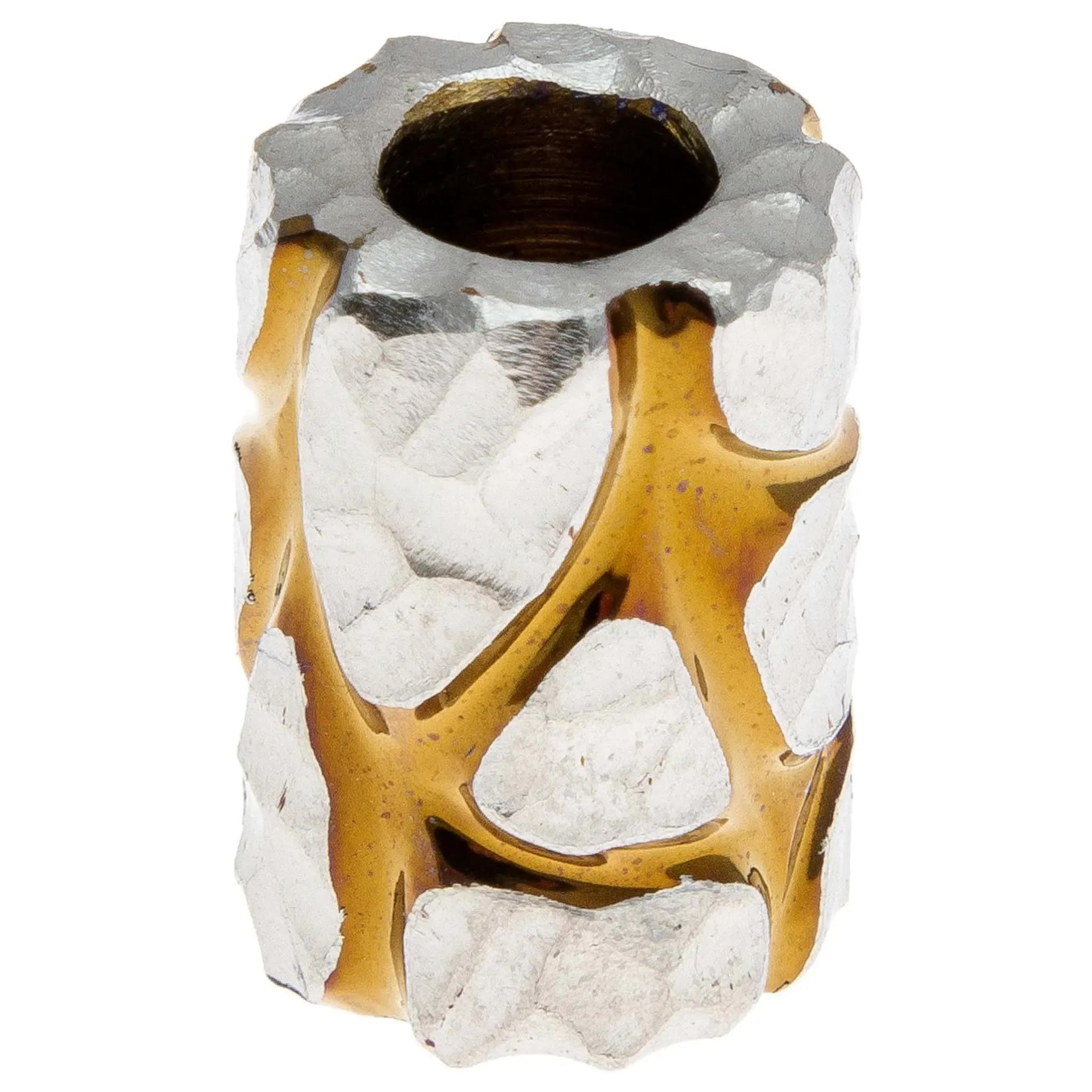 Legenti  Лава,  титан