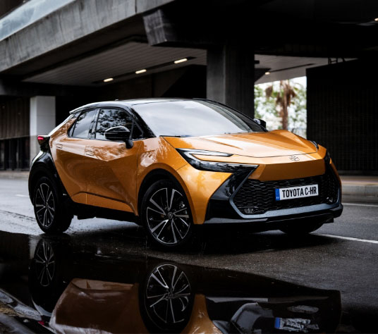 Toyota C-HR Plug-in, parado na estrada