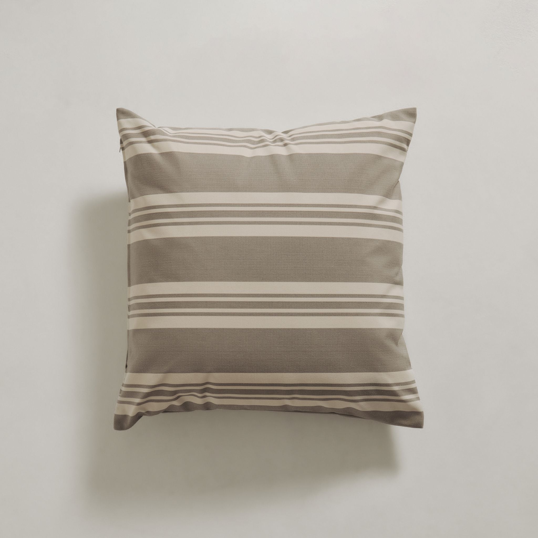 Image of Udendørspude 50x50 - Grå stribet