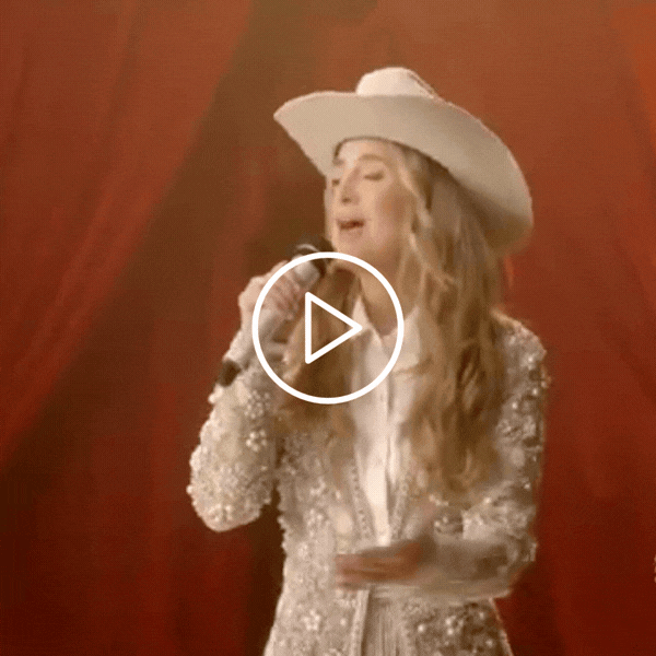 Lainey Wilson Carols By Candlelight 2025