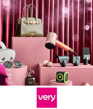 Very - Assortment of beauty, electrical and tech gifts on pink pedestals