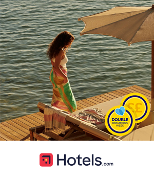 Hotels.com - Woman walking towards sunbed