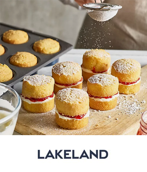 Lakeland - Bakeware and serving platter with mini Victoria sponges on it