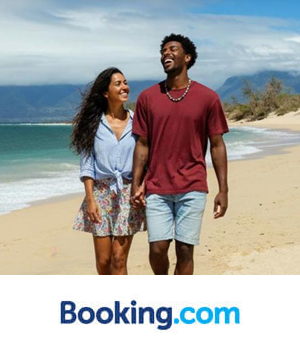Booking.com - Couple walking on the beach
