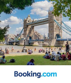 Booking.com - People sitting in the grass overlooking the Tower Bridge