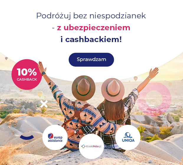 Grafika promocyjna z napisem „Podróżuj bez niespodzianek – z ubezpieczeniem i cashbackiem!”, informacja o 10% cashbacku, przycisk „Sprawdzam” oraz logo partnerów Europ Assistance, KioskPolis.pl i UNIQA. Po prawej stronie para turystów w kapeluszach siedzi na skale i ogląda lecące balony na tle zachodu słońca.