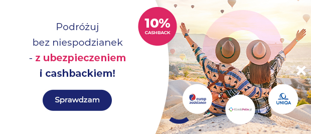 Grafika promocyjna z napisem „Podróżuj bez niespodzianek – z ubezpieczeniem i cashbackiem!”, informacja o 10% cashbacku, przycisk „Sprawdzam” oraz logo partnerów Europ Assistance, KioskPolis.pl i UNIQA. Po prawej stronie para turystów w kapeluszach siedzi na skale i ogląda lecące balony na tle zachodu słońca.