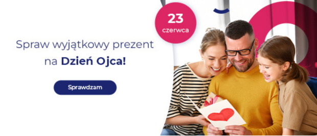 Na grafice ojciec wraz ze swoimi dziećmi siedzi na kanapie; razem oglądają kartkę z dużym czerwonym sercem, trzymaną w dłoniach. Scena ma ciepły, domowy charakter, a całość uzupełniają nowoczesne, kolorowe elementy graficzne.