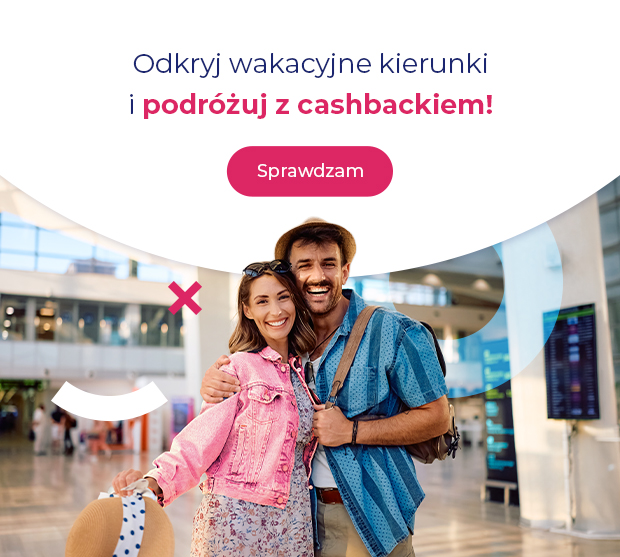 Grafika z uśmiechniętą parą na lotnisku, gotową do wakacyjnej podróży. Komunikat zachęca do odkrywania wakacyjnych kierunków i korzystania z cashbacku podczas planowania wyjazdu.