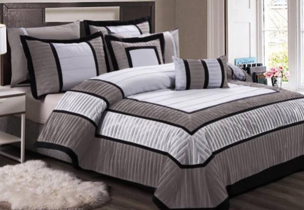 7pc Oversized Pleated Comforter Set