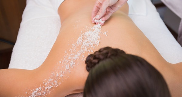 Massage au choix d'1h option soin du visage et gommage du dos avec Enjoy the moment (jusqu'à 59% de réduction)