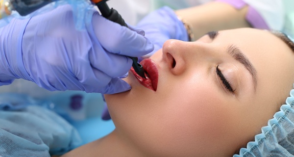 Maquillage permanent eyeliner ou sourcil au choix à l'institut S-Beauté à Woluwe