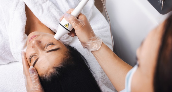 Séances soins visage personnalisés pour éclat, hydratation, purification ou raffermissement (67% de réduction)