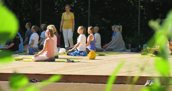 Yoga-Auszeit im Teutoburger Wald: 5 Tage mit Yoga, Meditation und Vollwertverpflegung bei Yoga Vidya