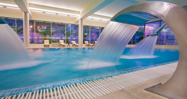 Karlsbad: Superior-Doppelzimmer für Zwei mit Frühstück / Halbpension, Spa + optionalem Romantik-Paket im 5* Hotel Savoy