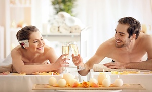 ¡Plan romántico! Masaje con cava o hidromasaje privado en pareja