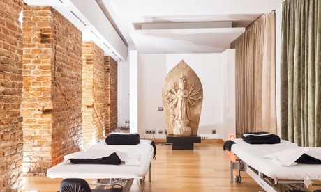 Relax bien merecido: ritual oriental en pareja con té, cava y bombones