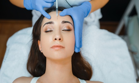 Tratamiento reafirmante inyectado en tercio superior facial y retoque Tratamiento reafirmante inyectado en tercio superior facial y retoque