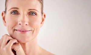 Tratamiento de relleno dérmico con infiltración en una zona facial 