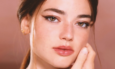 Infiltración de 1 vial de tratamiento de relleno dérmico en 1 zona Infiltración de 1 vial de tratamiento de relleno dérmico en 1 zona