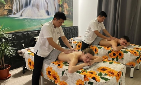 Relax en pareja: masaje oriental de Filipinas con cava y bombones