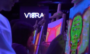 Taller de pintura con luces neón, música y vino ilimitado 