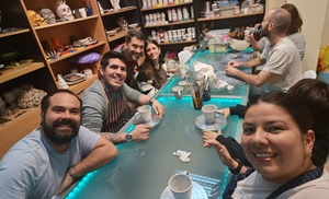 Taller de pintura cerámica con picoteo y bebida para 1 o 2 personas
