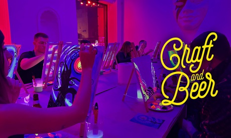 Noche de arte y cervezas para 1 o 2 en Malasaña: pinta un cuadro neón