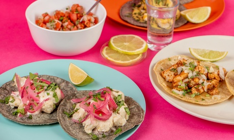 Menú de 10 o 20 tacos para comer en el local o llevar para 2 o 4