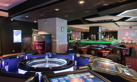 Menú de pizza con parking y 2 rascas para 2 personas en Canoe Menú de pizza con parking y 2 rascas para 2 personas en Canoe