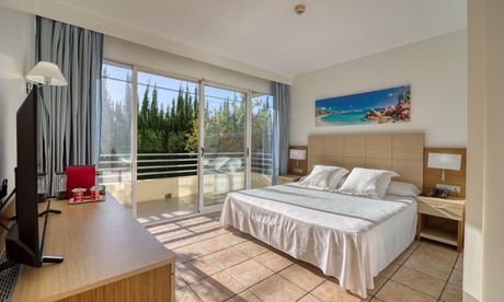 Alicante: 1 o 2 noches con opción a desayuno, masaje y late check-out Alicante: 1 o 2 noches con opción a desayuno, masaje y late check-out