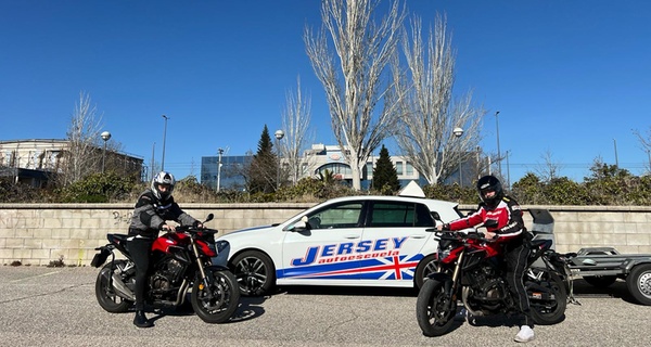 Curso para carné de moto A1 o A2 con 6 u 8 prácticas en Autoescuela Jersey