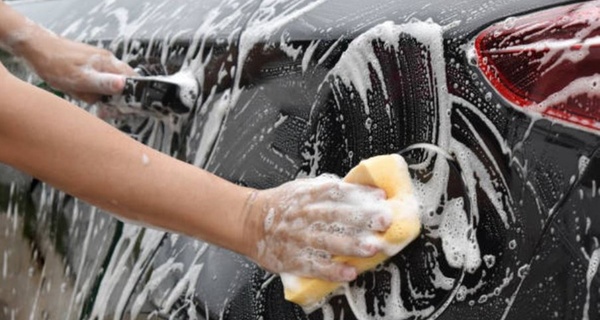 Lavado completo de coche mediano con encerado en Auto Spa Princesa