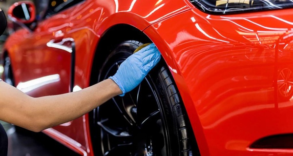 ¡Menudo brillo! Lavado para tu coche básico o completo a mano con opciones extra a elegir, ahorra hasta un 61%