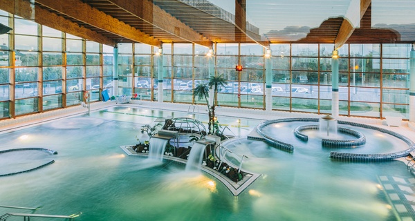 Spa con desayuno y opción a masaje para 2 personas con hasta 43% de descuento