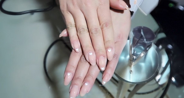 Manicura y/o pedicura con opción a primera puesta de uñas gelly tips, ahorra hasta un 69%