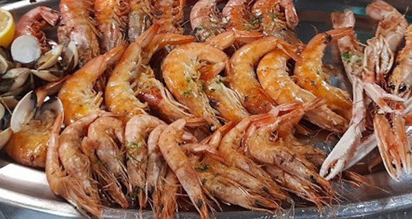 Transpórtate al mar sin moverte de la ciudad con una parrillada de marisco para 2 con aperitivo y bebida en Valadouro I