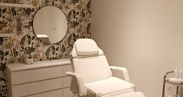 Reafirma tu piel: 1 o 3 sesiones de exosomas con Dermapen y limpieza facial para 1 persona, ahorra hasta un 53%