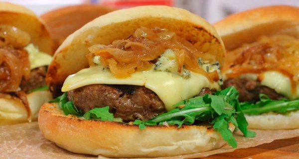 Menú para 2 o 4 con combo de entrantes, hamburguesa o pizza y bebida desde 16,95 € en Restaurante Abadia