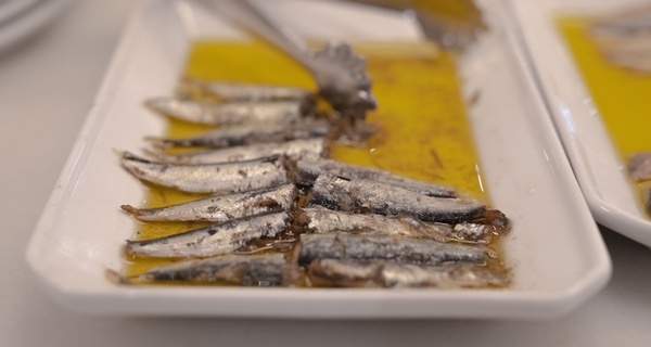 2, 4 o 6 dobles o jarras de cerveza o tinto de verano y 3 medias raciones típicas madrileñas en Preciados 38